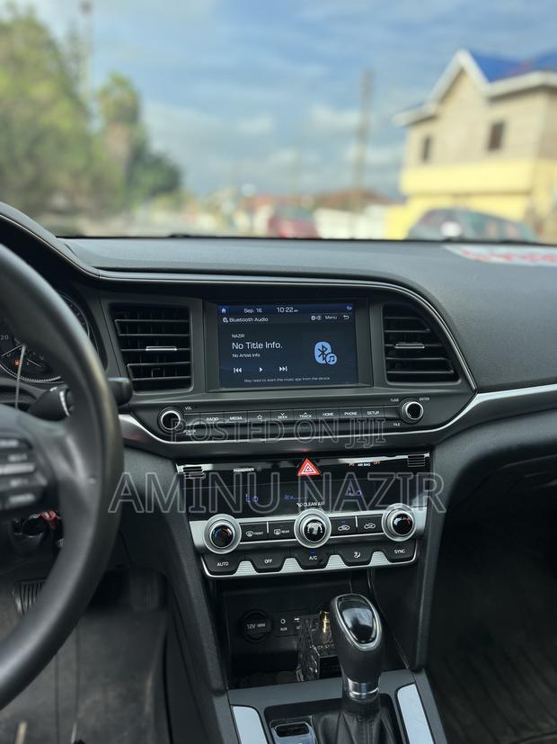 Hyundai Elantra 2020 Silver photo 10
