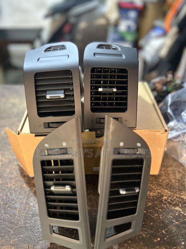Mitsubishi Pajero Air Condition Vents/ Console. photo 2