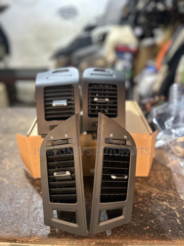 Mitsubishi Pajero Air Condition Vents/ Console. photo 3