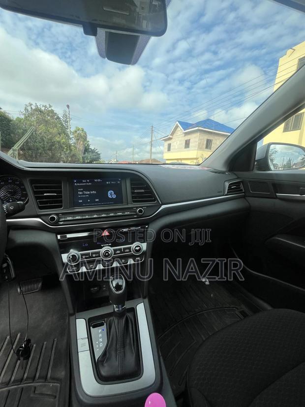 Hyundai Elantra 2020 Silver photo 9