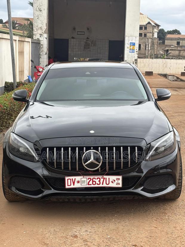 Mercedes-Benz C300 Luxury 4matic Sedan AWD (2.0L 4cyl 7A) 2017 Black