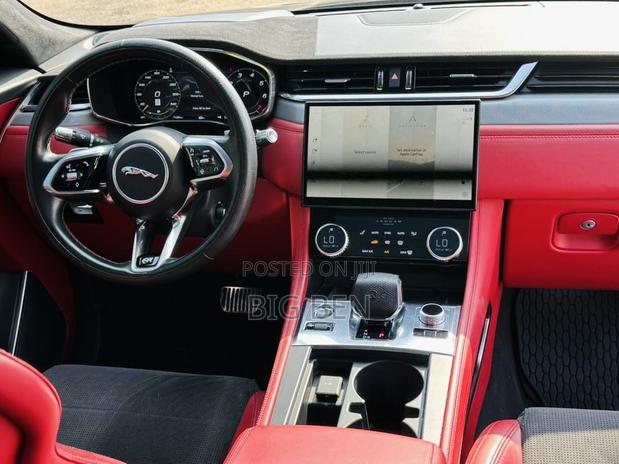 Jaguar F-Pace SVR 2022 Matt Black