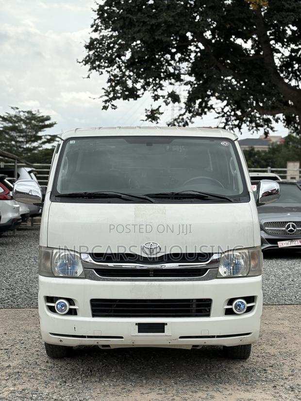 Toyota HiAce 2013 White