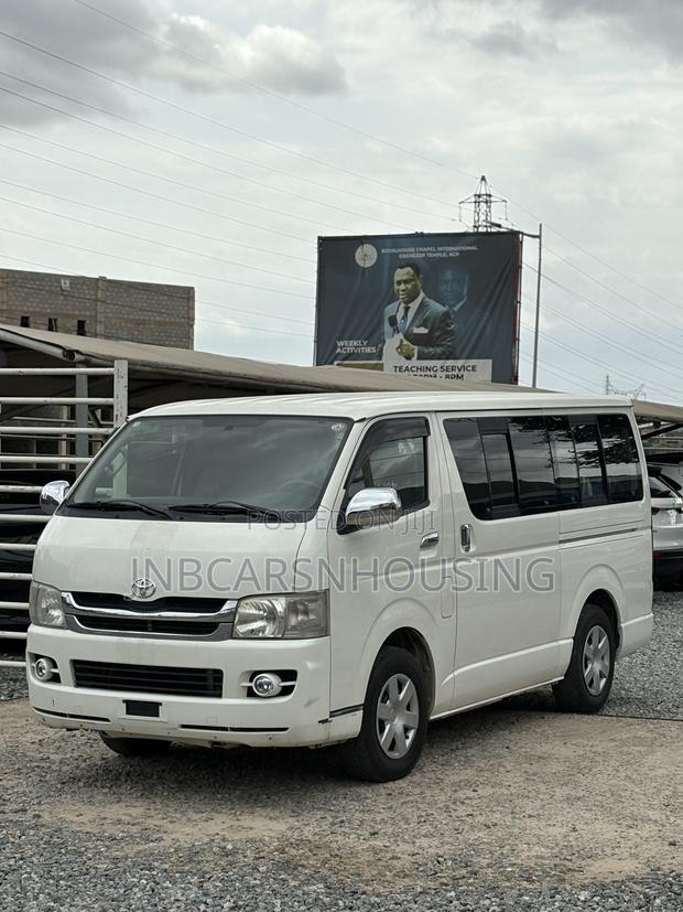 Toyota HiAce 2013 White photo 8