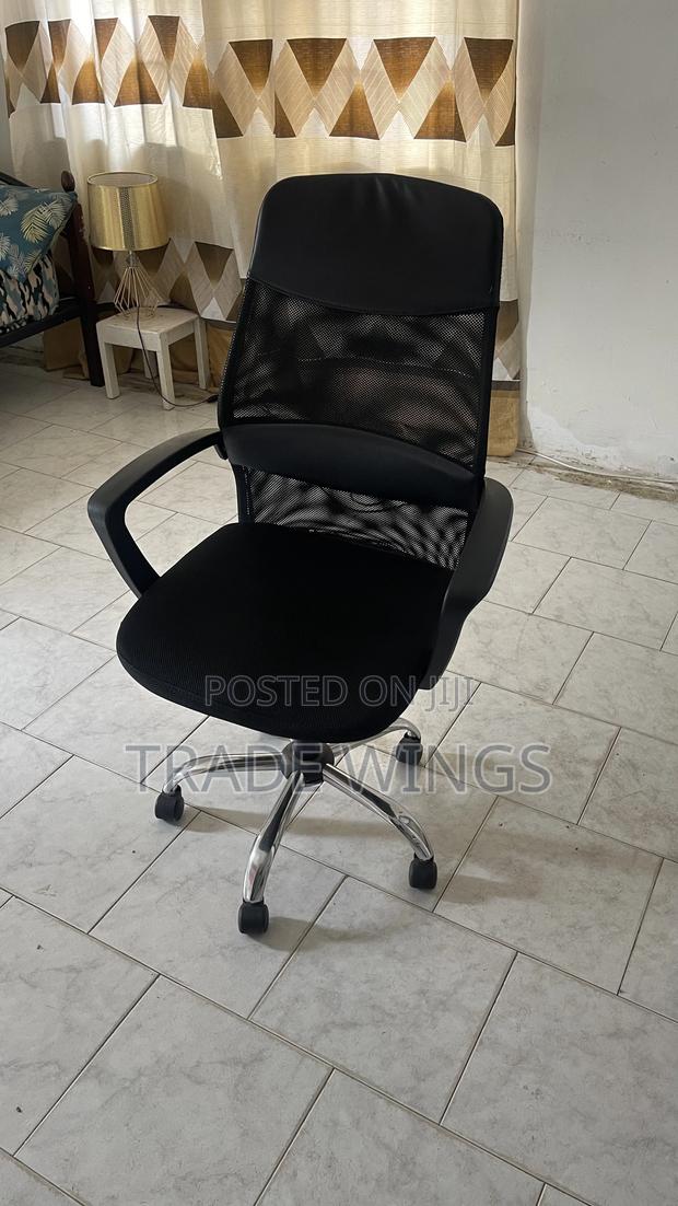 1 Used Black Solid Office Chair For Sale