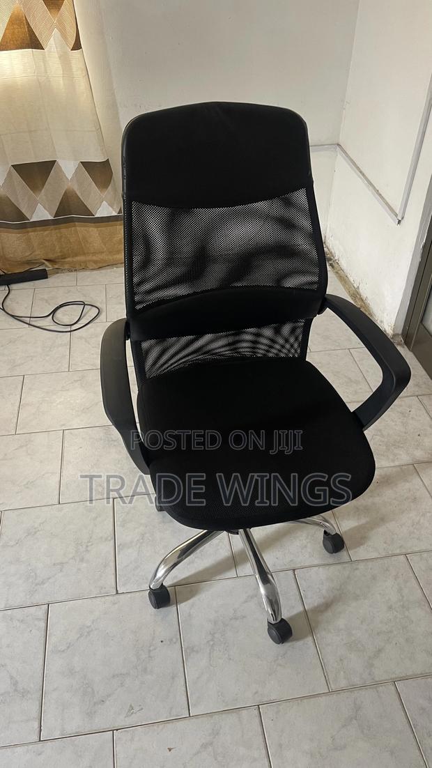 1 Used Black Solid Office Chair For Sale photo 2