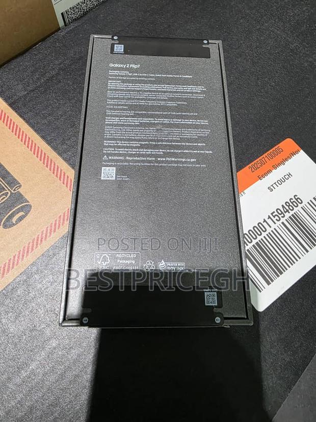 New Samsung Galaxy Z Flip7 512 GB Silver photo 2