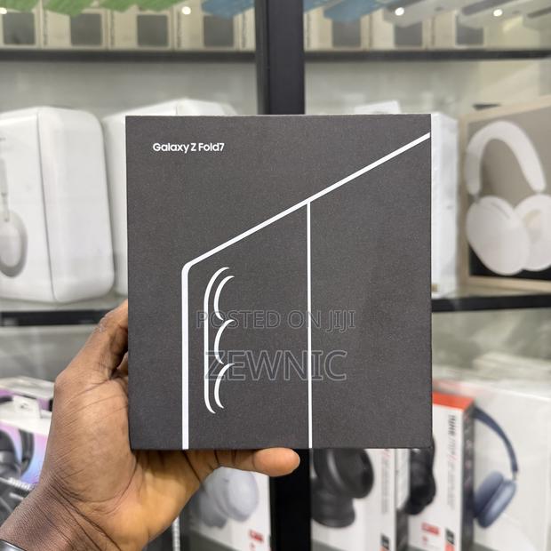 New Samsung Galaxy Z Fold7 256 GB Black · Photo 2