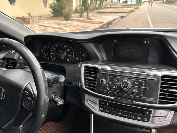 Honda Accord Sport 4dr Sedan (2.4L 4cyl 6M) 2014 White photo 8