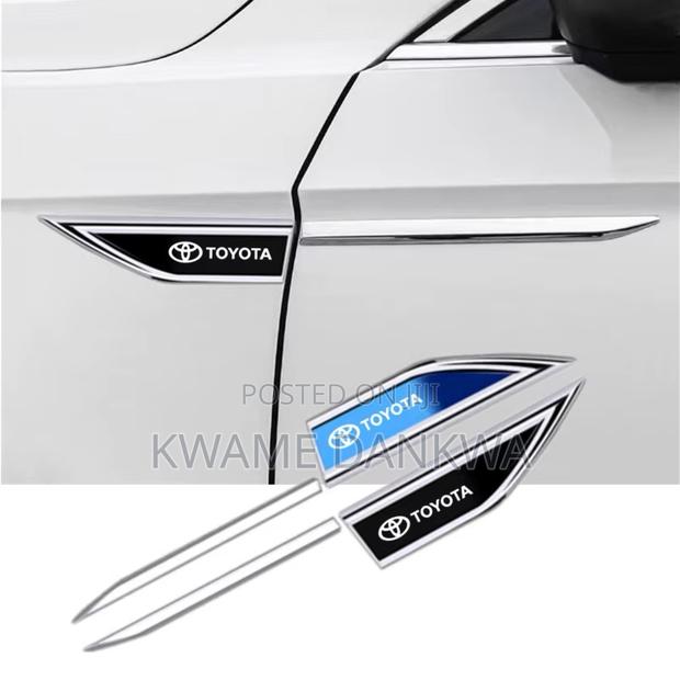 2 Pcs Metal Car Fender Decoration Stickers With Car Model Logo.