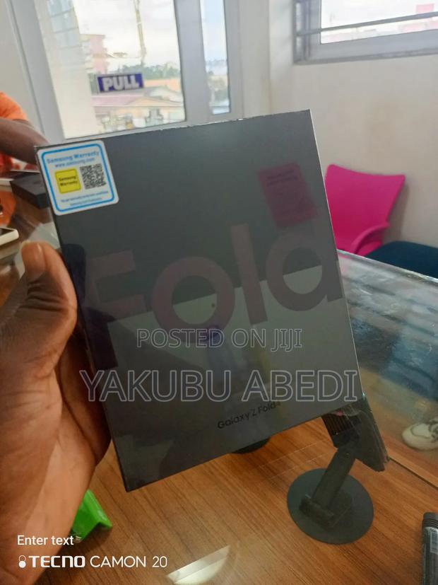 New Samsung Galaxy Z Fold4 256 GB Gray · Photo 3