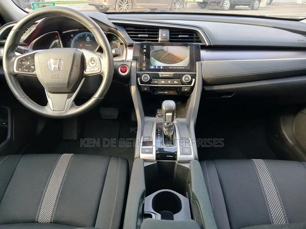 Honda Civic EX-T Sedan 2018 White photo 4