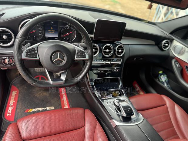 Mercedes-Benz C300 2016 Black photo 11