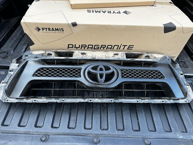 Toyota Tacoma 12-15 Inner Black Insert Grille + Crown