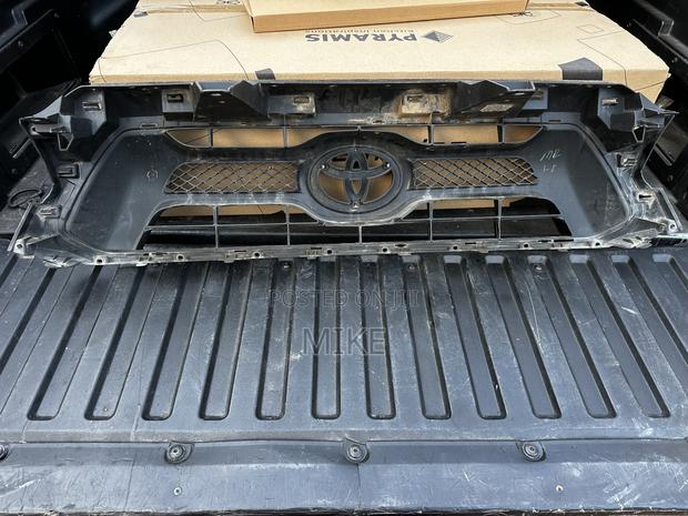 Toyota Tacoma 12-15 Inner Black Insert Grille + Crown