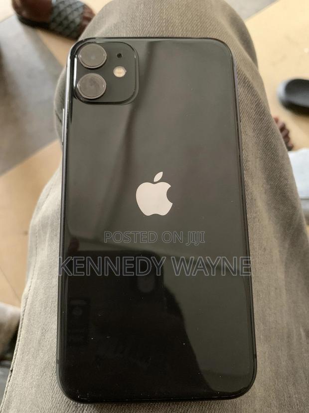 Apple iPhone 11 64 GB Black · Photo 2