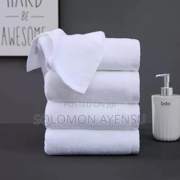 White Cotton Towels Available in 2 Different Sizes · Photo 4