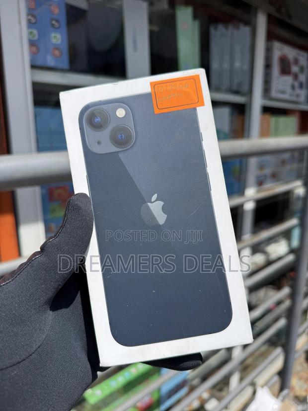 New Apple iPhone 13 128 GB Black · Photo 1