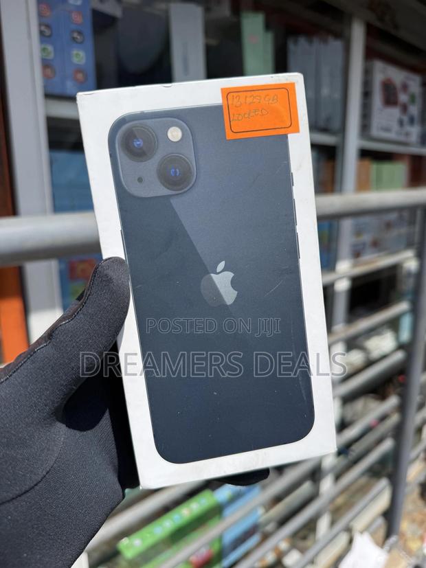 New Apple iPhone 13 128 GB Black · Photo 2