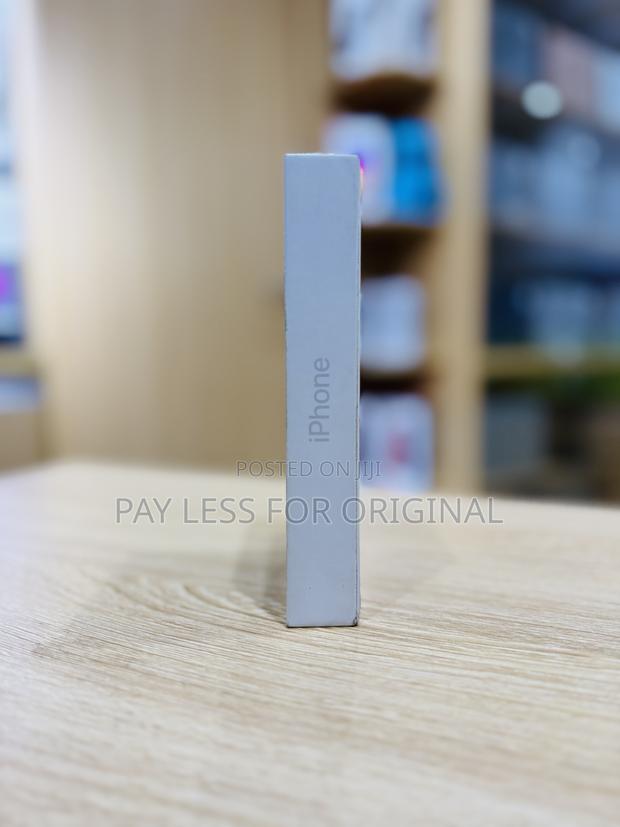 New Apple iPhone 16e 128 GB Gray photo 4