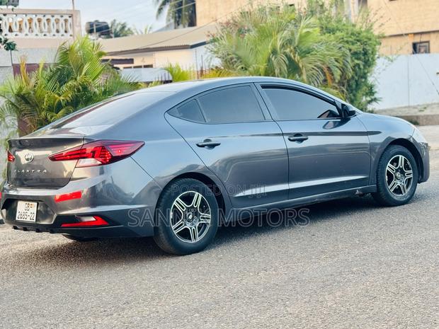Hyundai Elantra SE 2020 Gray
