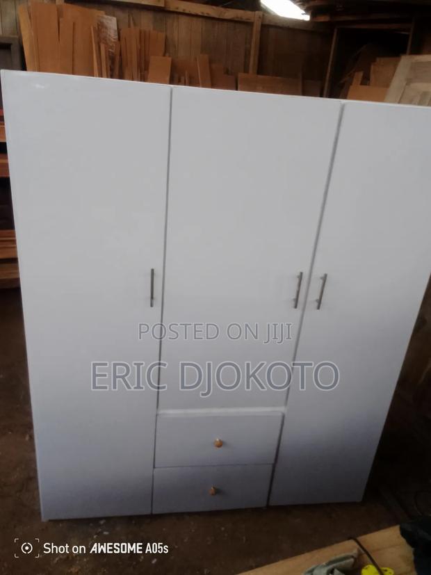 Wardrobe 2 Middle Drawers · Photo 3