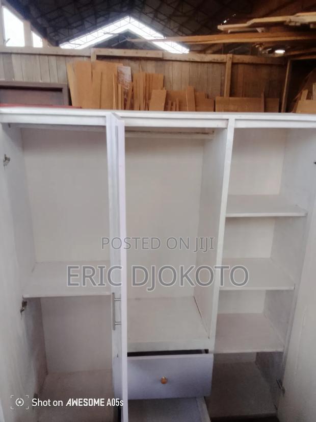 Wardrobe 2 Middle Drawers · Photo 4