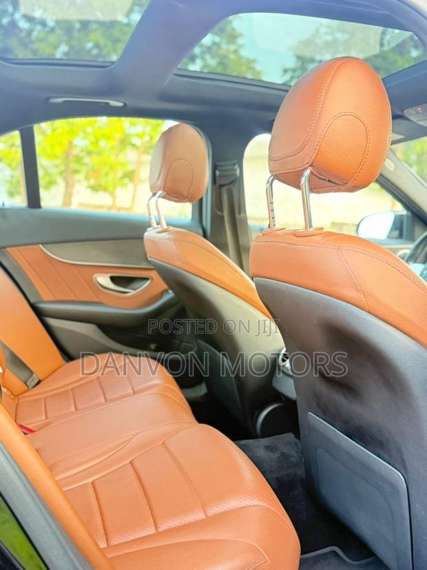 Mercedes-Benz C300 2020 Black photo 8