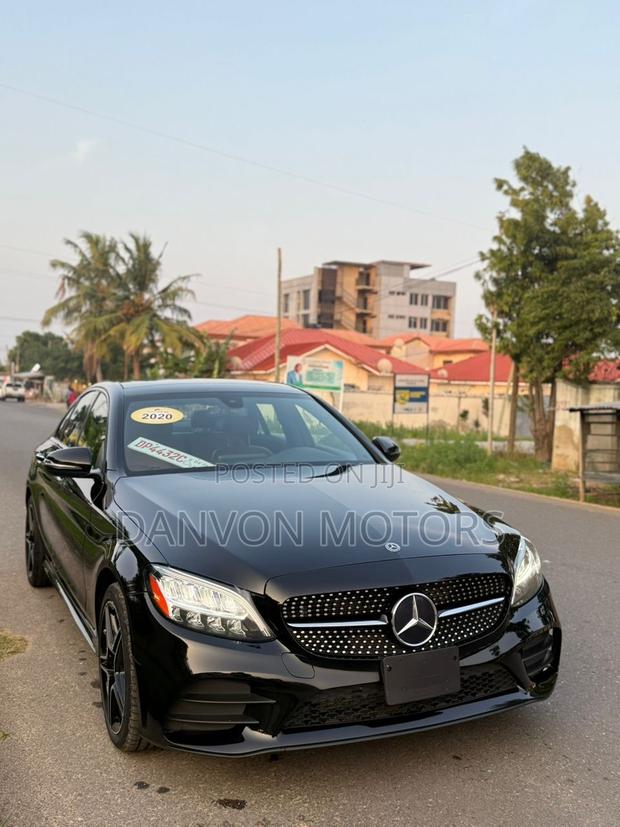 Mercedes-Benz C300 2020 Black photo 3