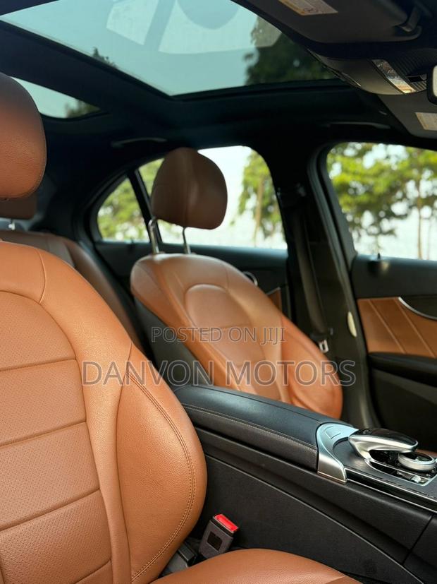 Mercedes-Benz C300 2020 Black photo 7