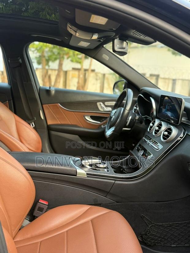 Mercedes-Benz C300 2020 Black photo 9