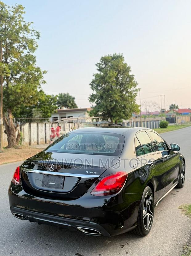 Mercedes-Benz C300 2020 Black photo 4