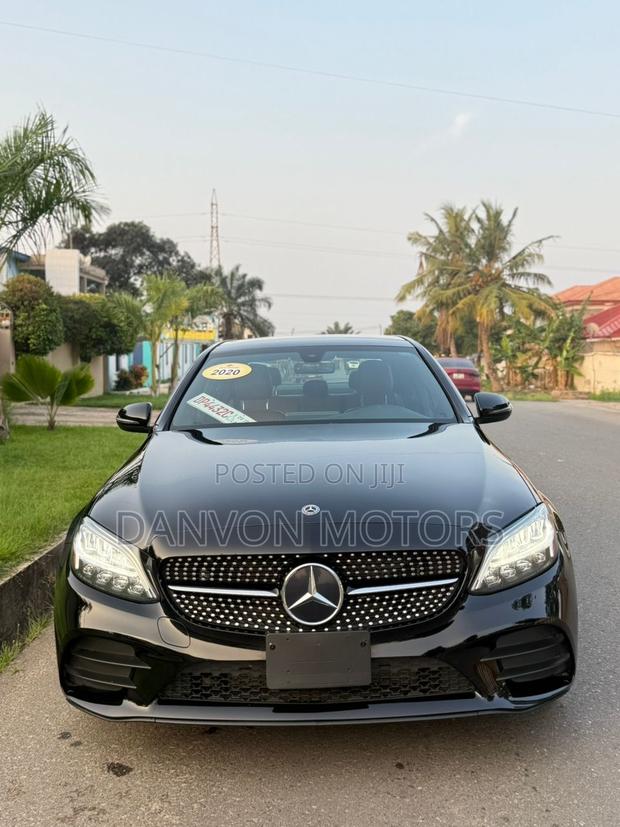 Mercedes-Benz C300 2020 Black photo 2
