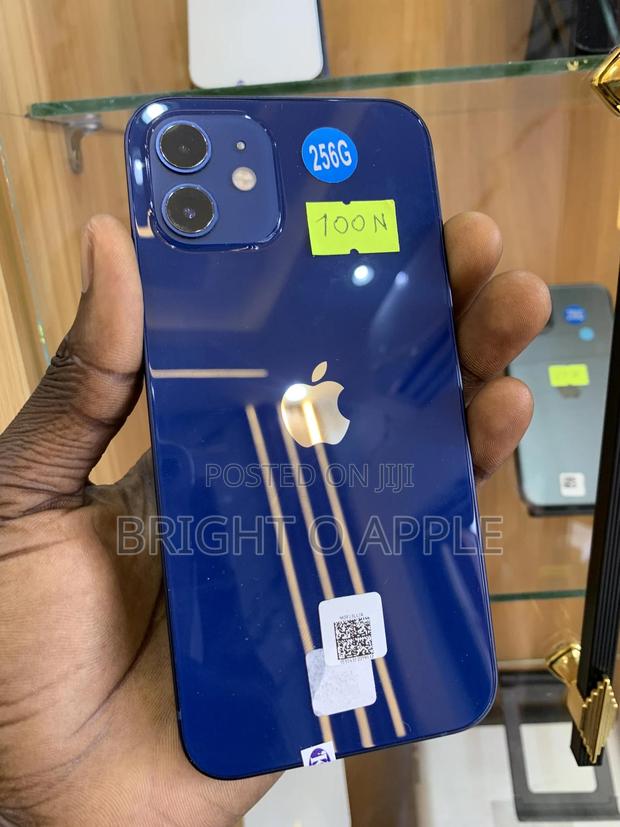 New Apple iPhone 12 256 GB Blue · Photo 1