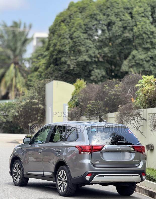 Mitsubishi Outlander 2019 Gray