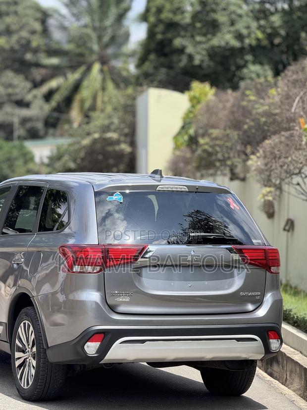 Mitsubishi Outlander 2019 Gray