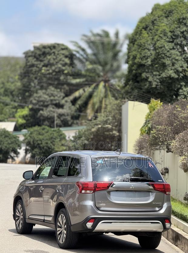 Mitsubishi Outlander 2019 Gray