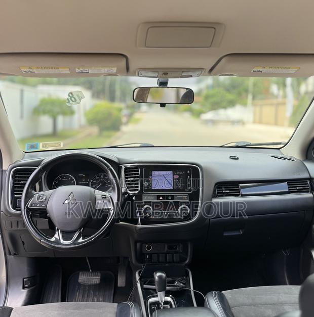Mitsubishi Outlander 2019 Gray