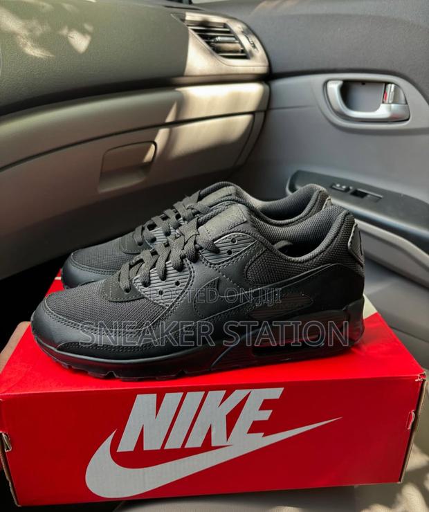 Nike Air Max 90 Triple Black · Photo 3