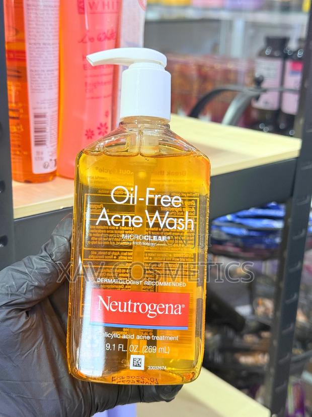 Neutrogena Oil Free Ance Wash With Salicylic Acid · Photo 2