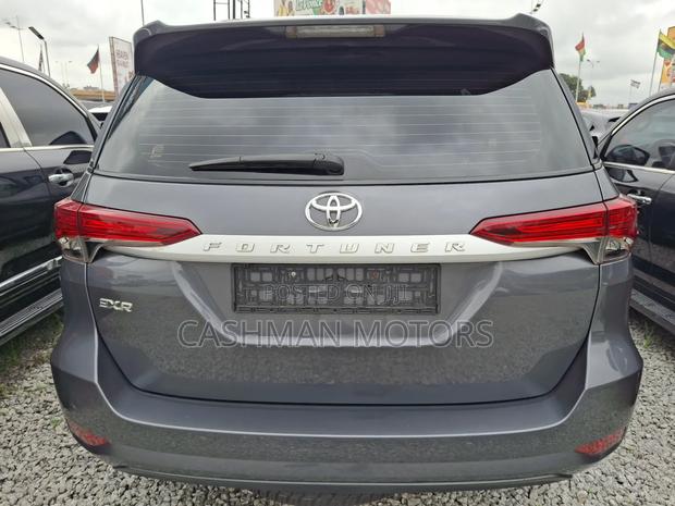 Toyota Fortuner 2.4 D AWD 2022 Gray