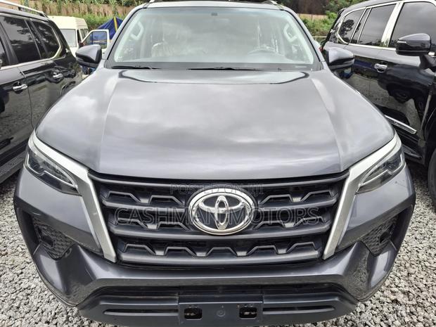 Toyota Fortuner 2.4 D AWD 2022 Gray