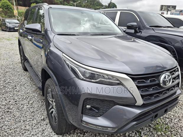 Toyota Fortuner 2.4 D AWD 2022 Gray