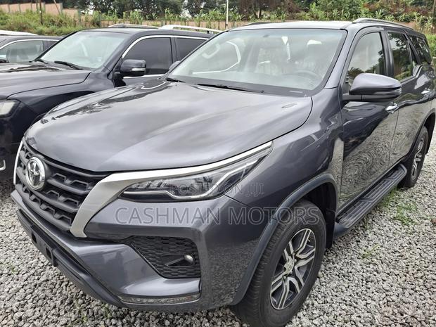 Toyota Fortuner 2.4 D AWD 2022 Gray