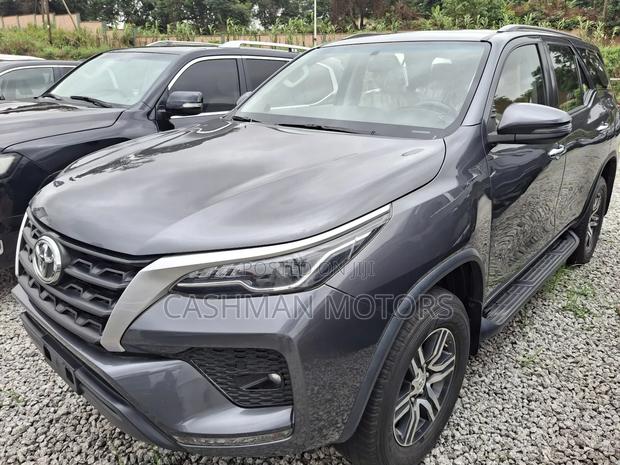 Toyota Fortuner 2.4 D AWD 2022 Gray
