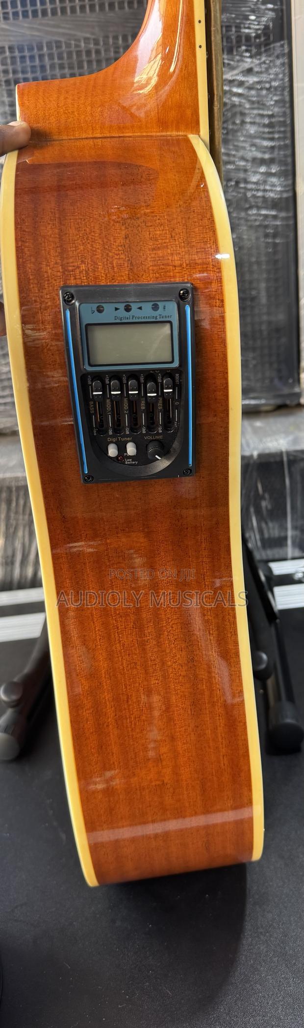 Gibson Semi Acoustic Guitar photo 3