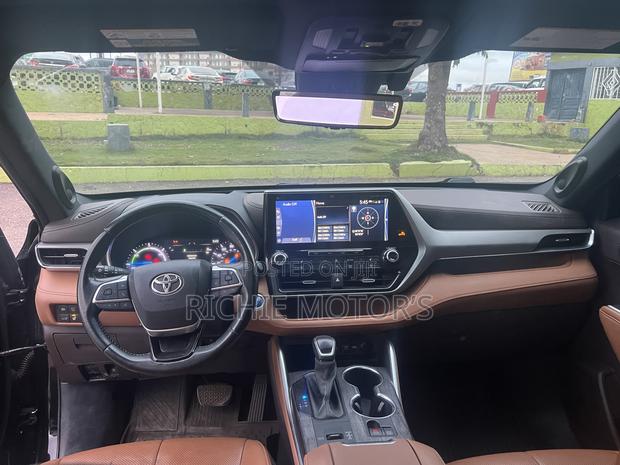 Toyota Highlander Platinum 2021 Black