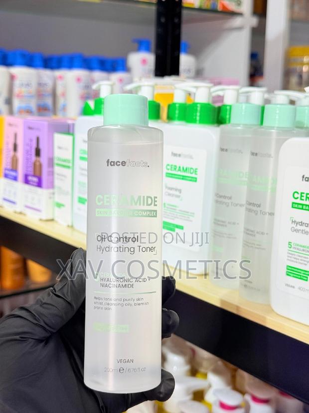 Face Facts Ceramide Oil Control Hydrating Toner · Photo 2