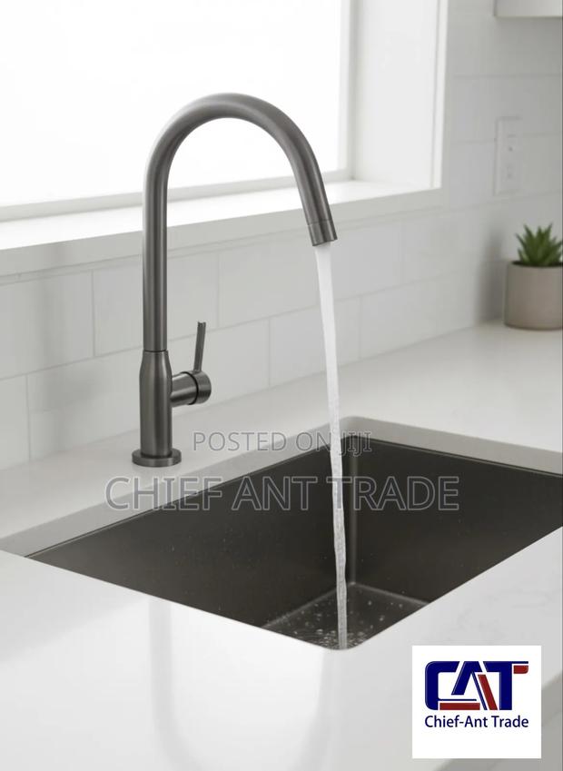 Twist Kitchen Faucet Tap · Photo 2