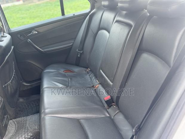 Mercedes-Benz C250 2002 White · Photo 3